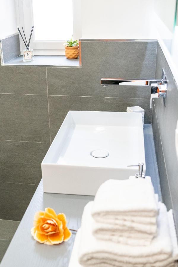 Colours Apartments & Rooms Sanremo Bagian luar foto