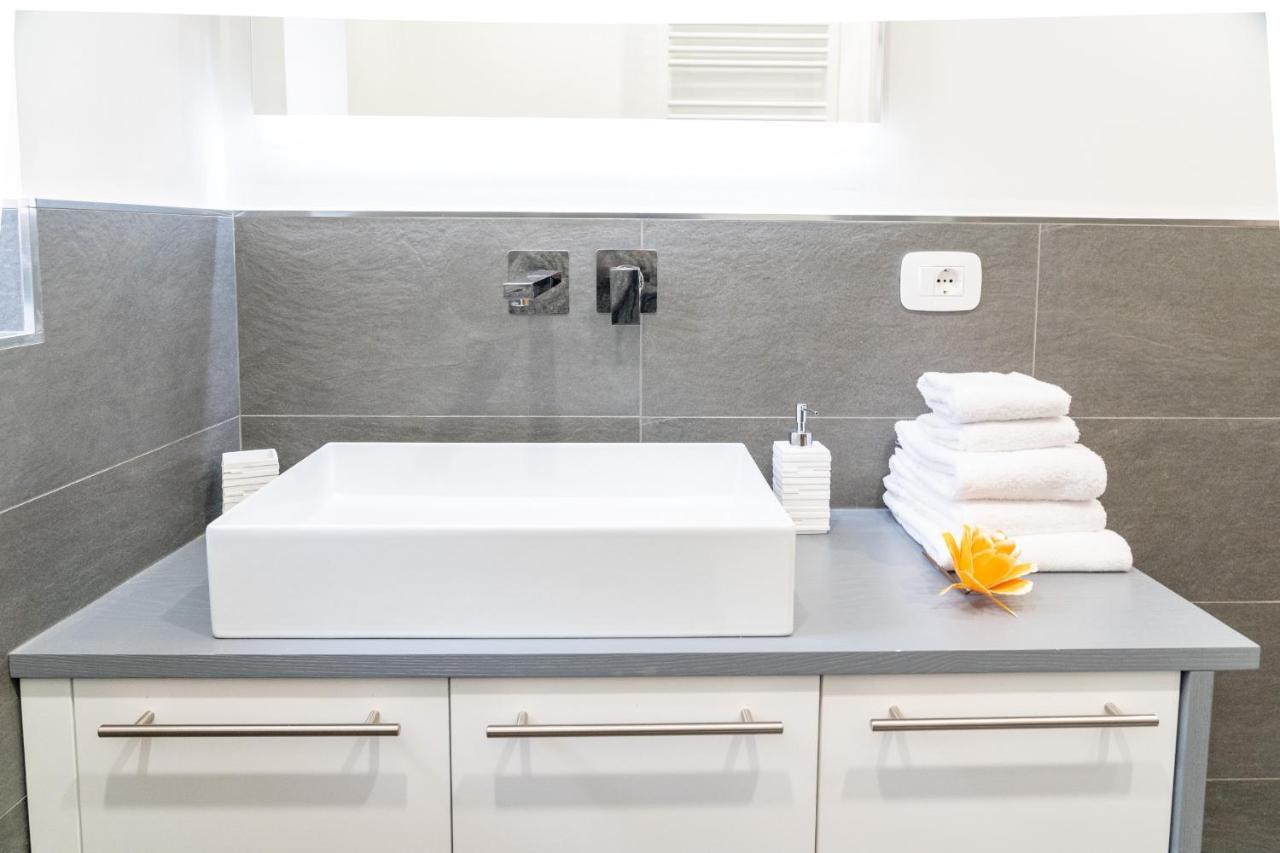 Colours Apartments & Rooms Sanremo Bagian luar foto