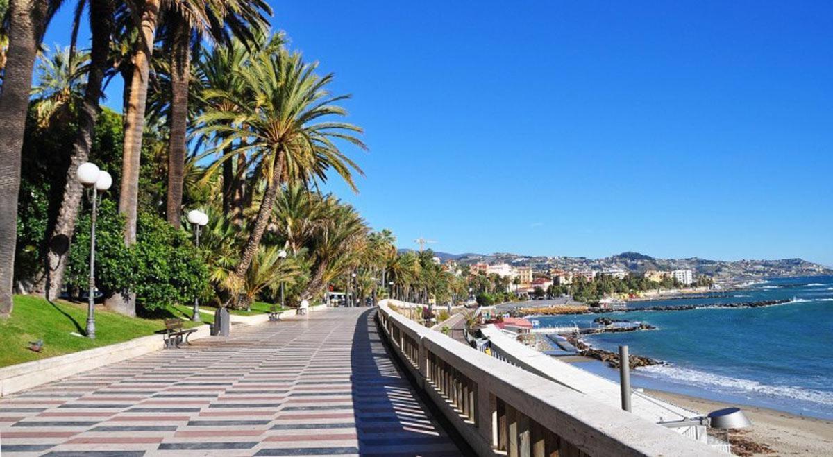 Colours Apartments & Rooms Sanremo Bagian luar foto